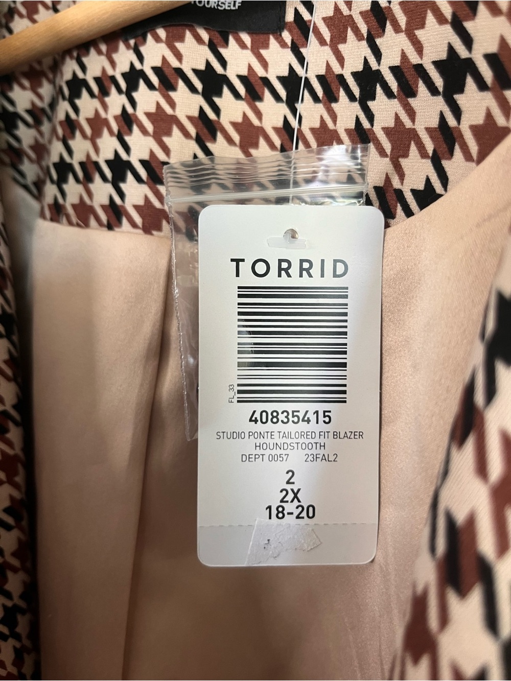 NWT Studio by Torrid Houndstooth Ponte Tailored Blazer Size 2 18/20 - Picture 7 of 7